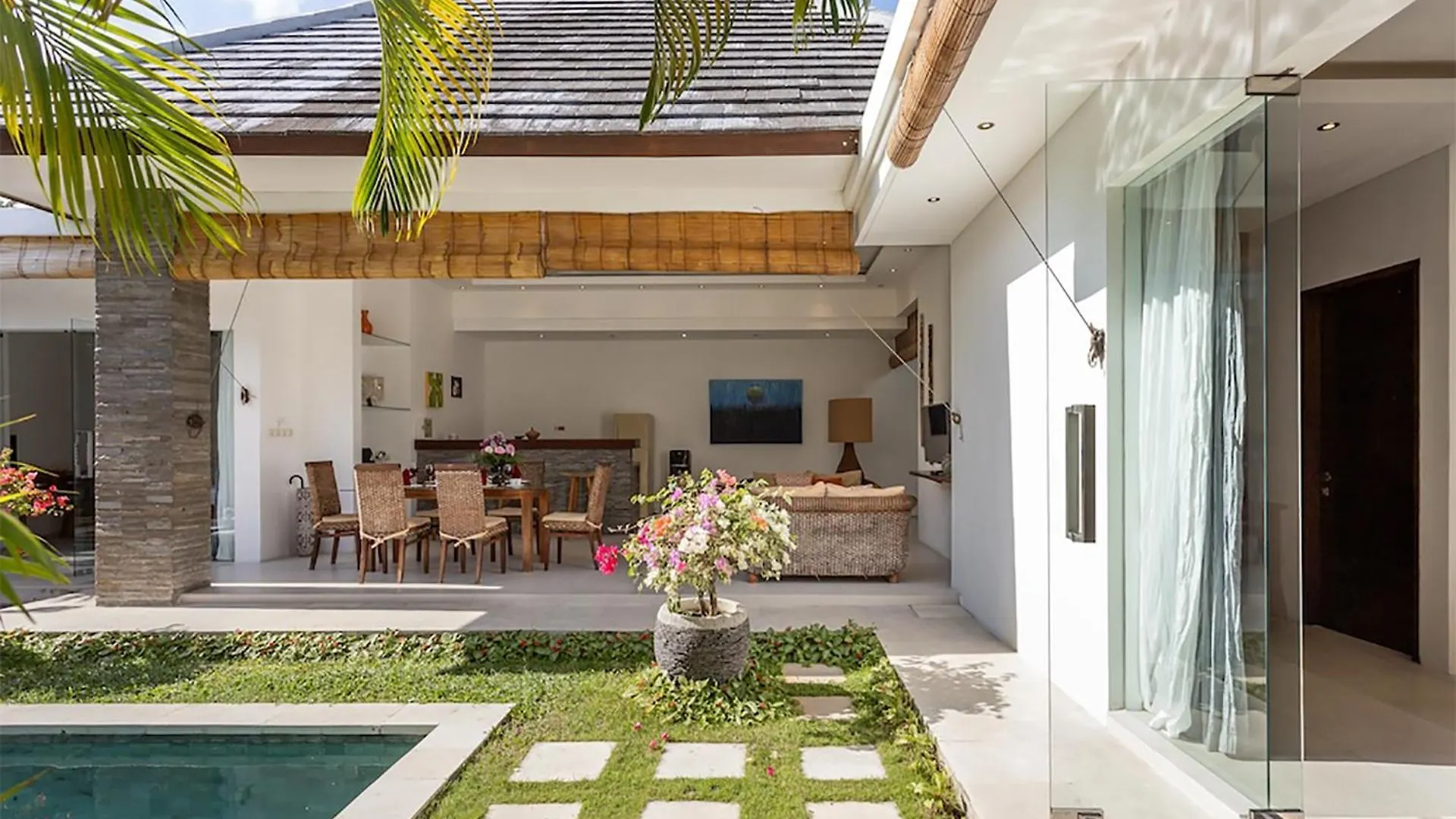 Villa Lotus By Optimum Bali Villas Seminyak  Seminyak (Bali)
