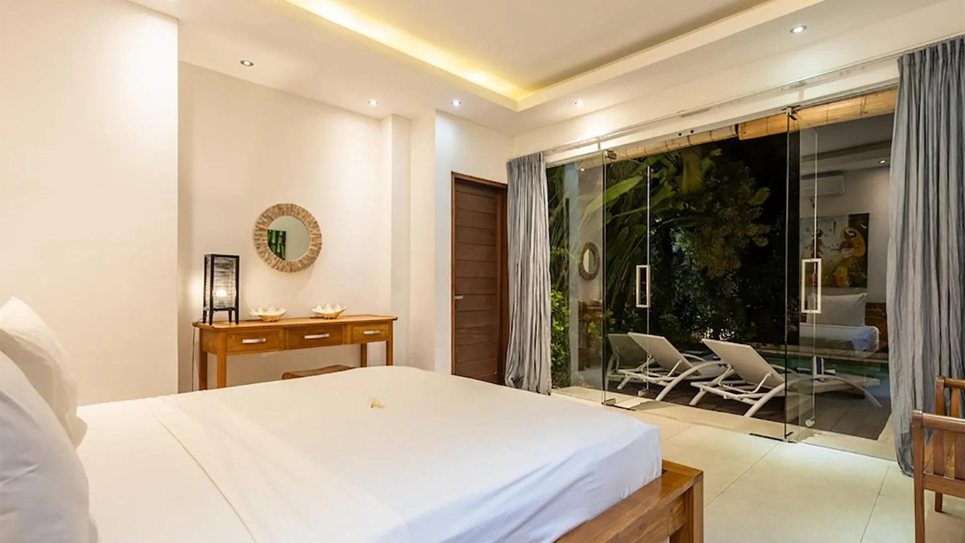 Villa Lotus By Optimum Bali Villas Seminyak  0*, Seminyak (Bali)